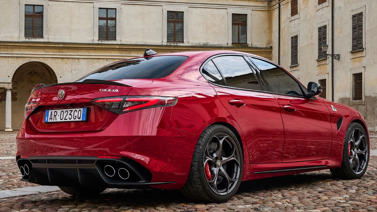 Gebrauchter Alfa Romeo GIULIA QUADRIFOGLIO - Verkaufen Sie Ihren Alfa Romeo in der Schweiz | CompriamoAuto.ch