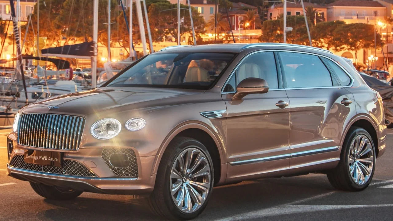 Gebrauchter Bentley BENTAYGA EWB - Verkaufen Sie Ihren Bentley in der Schweiz | CompriamoAuto.ch